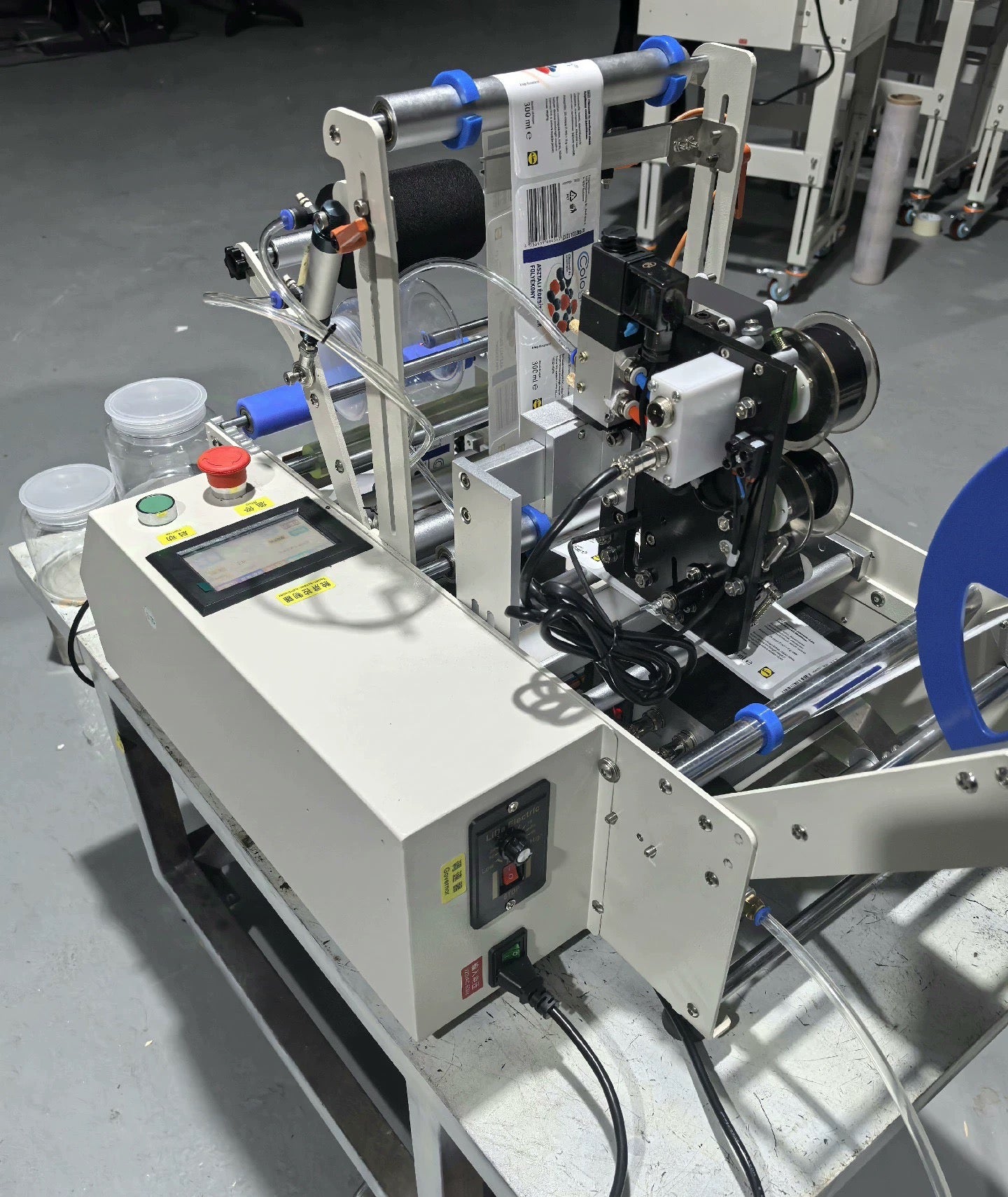 Semi-automatic round bottle labeling machine TB-YP20