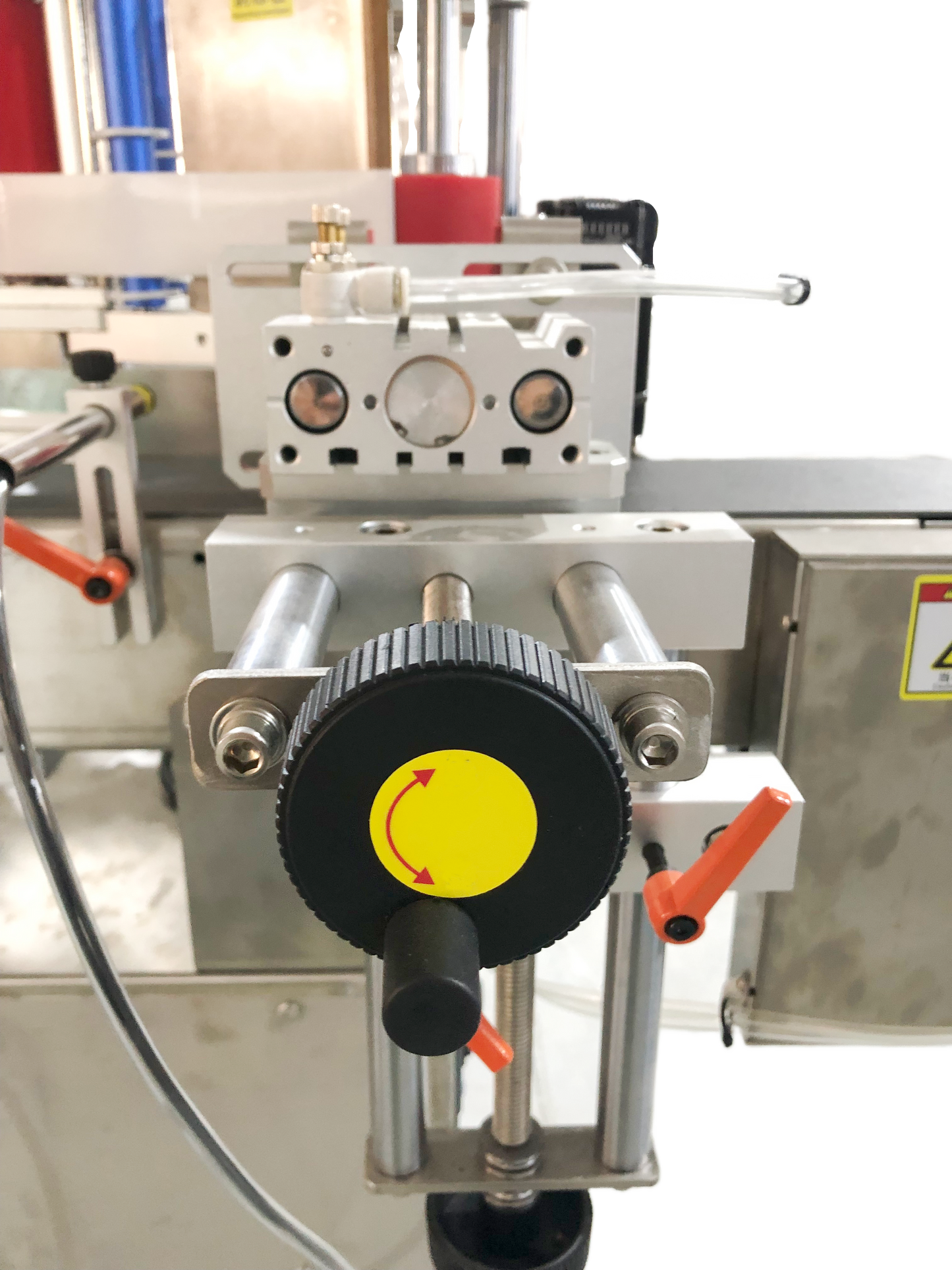 Fully Automatic Desktop Positioning Round Bottle Labeling Machine TB-YP100D