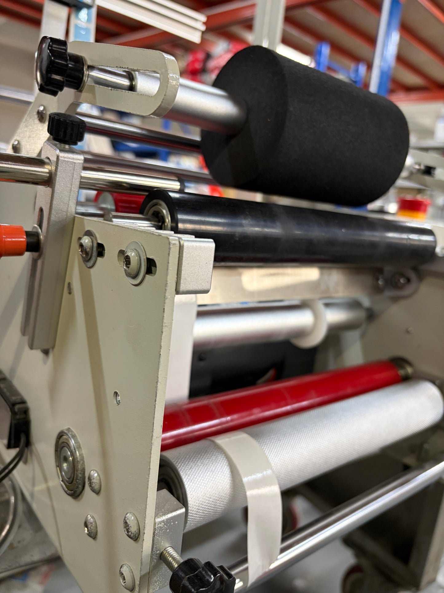 Semi-automatic round bottle labeling machine TB-YP20